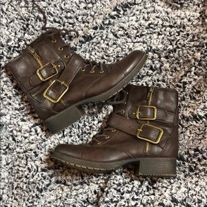 Like New🎉 White Mountain Combat Boots